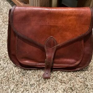 Elegant Tan Leather Men's Messenger Bag